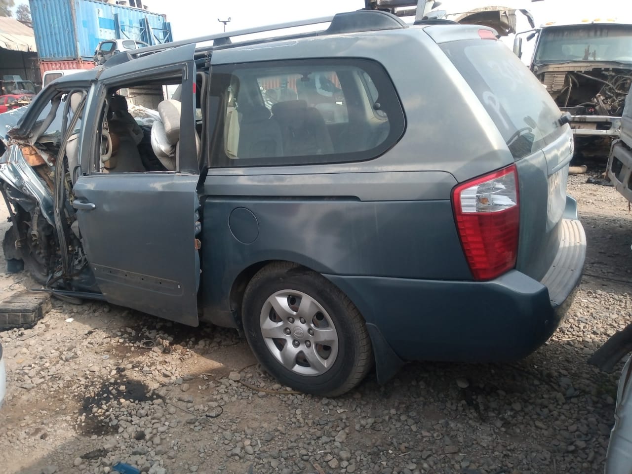  Kia GRAND CARNIVAL 2009    EN DESARME